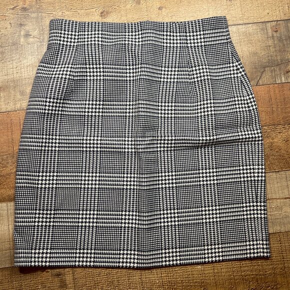 Liz Claiborne Dresses & Skirts - Liz Claiborne Black & White Houndstooth Lined Skirt size 8